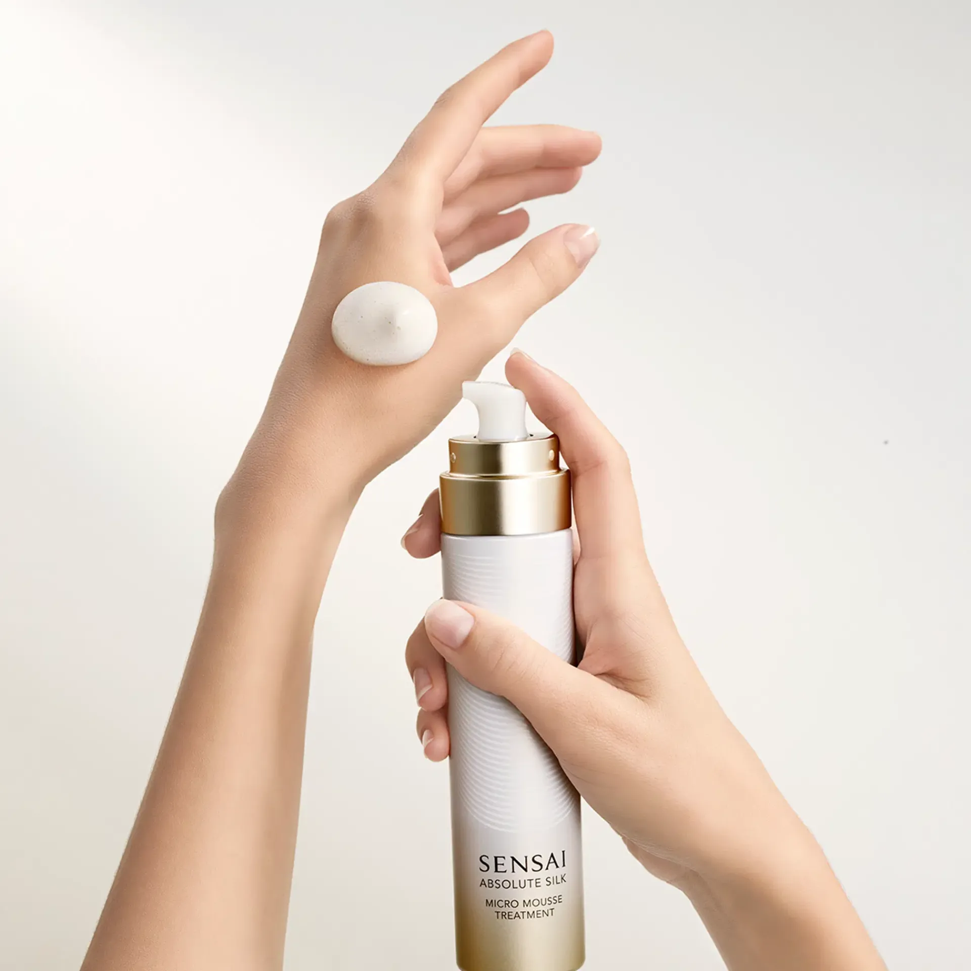 SENSAI J-Beauty|Kasvojenhoito<Absolute Silk Micro Mousse Treatment vaahtomainen hoitovesi 90 ml