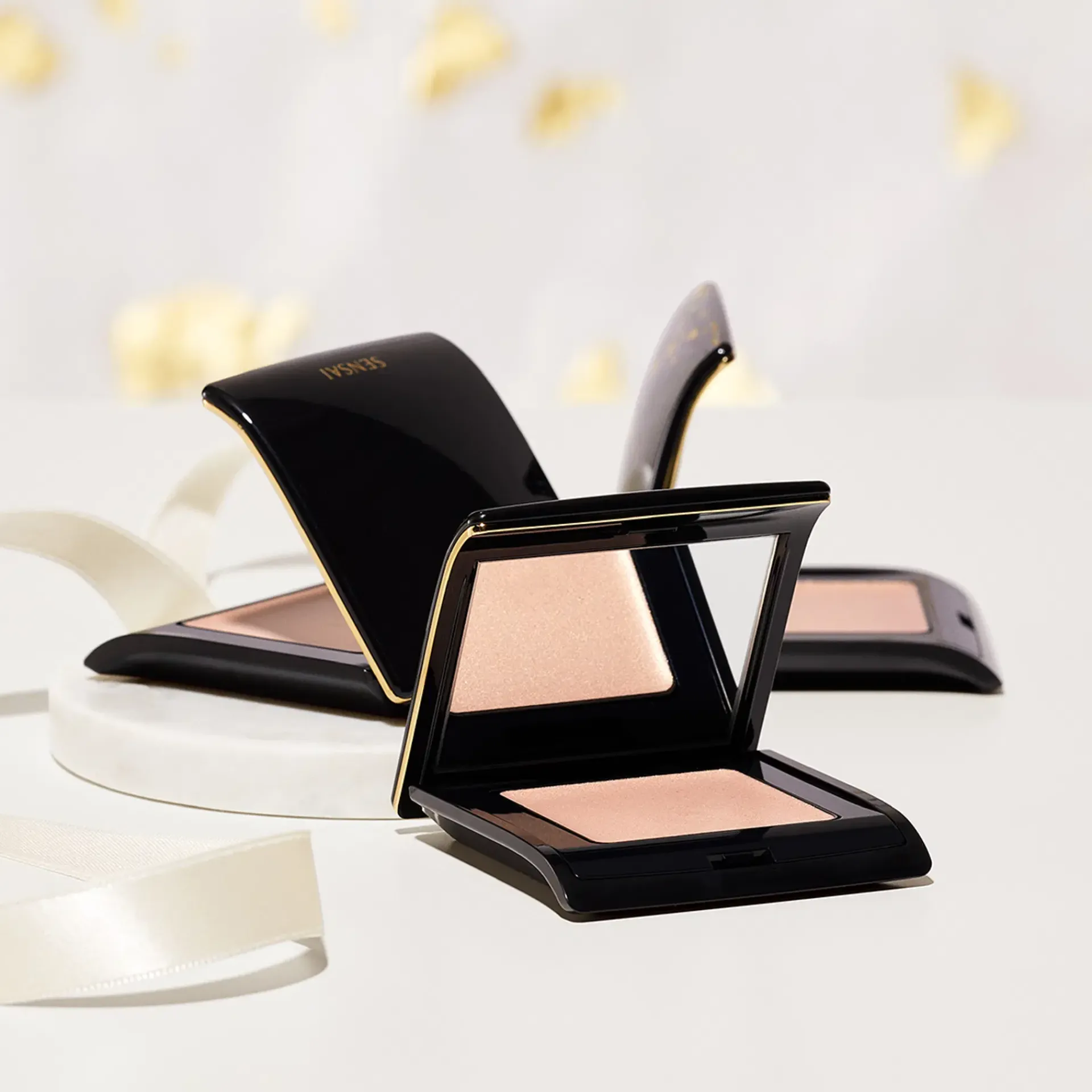 SENSAI J-Beauty|Kasvomeikit<Supreme Illuminator kuultovoide 4 g