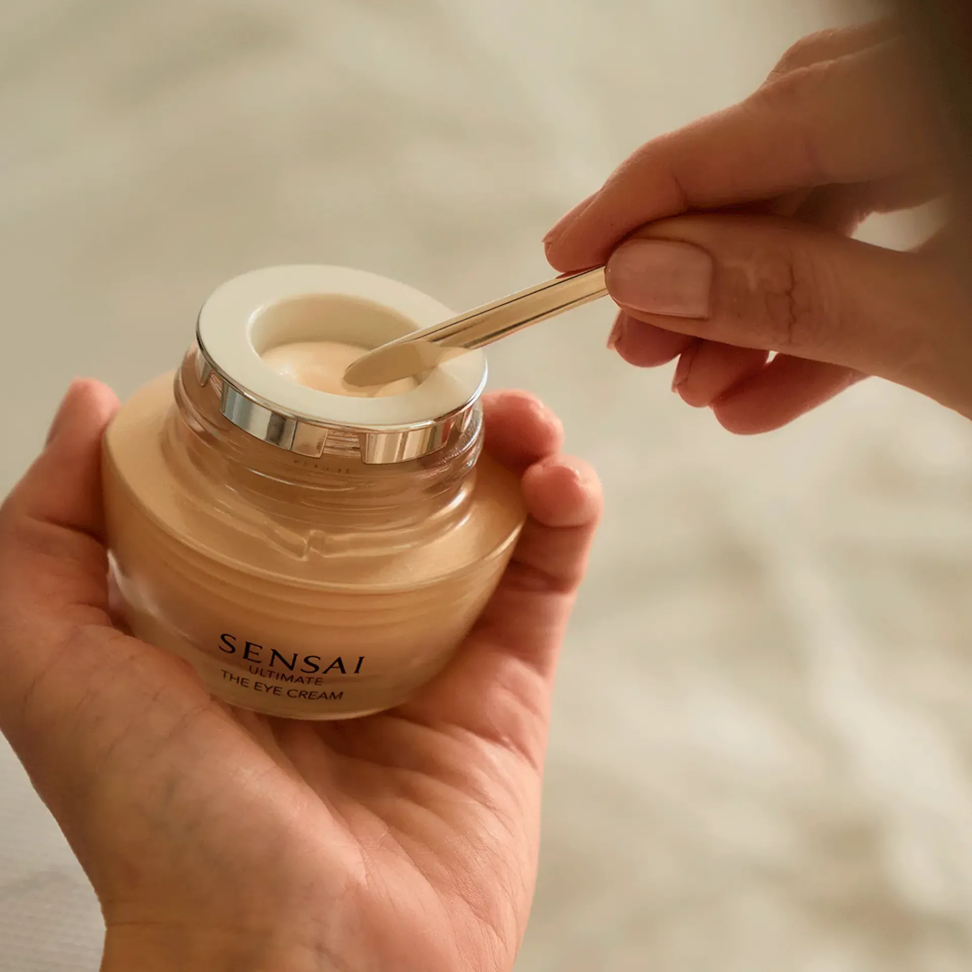 SENSAI J-Beauty|Kasvojenhoito<Ultimate The Eye Cream ylellinen silmänympärysihon hoitovoide 15 ml
