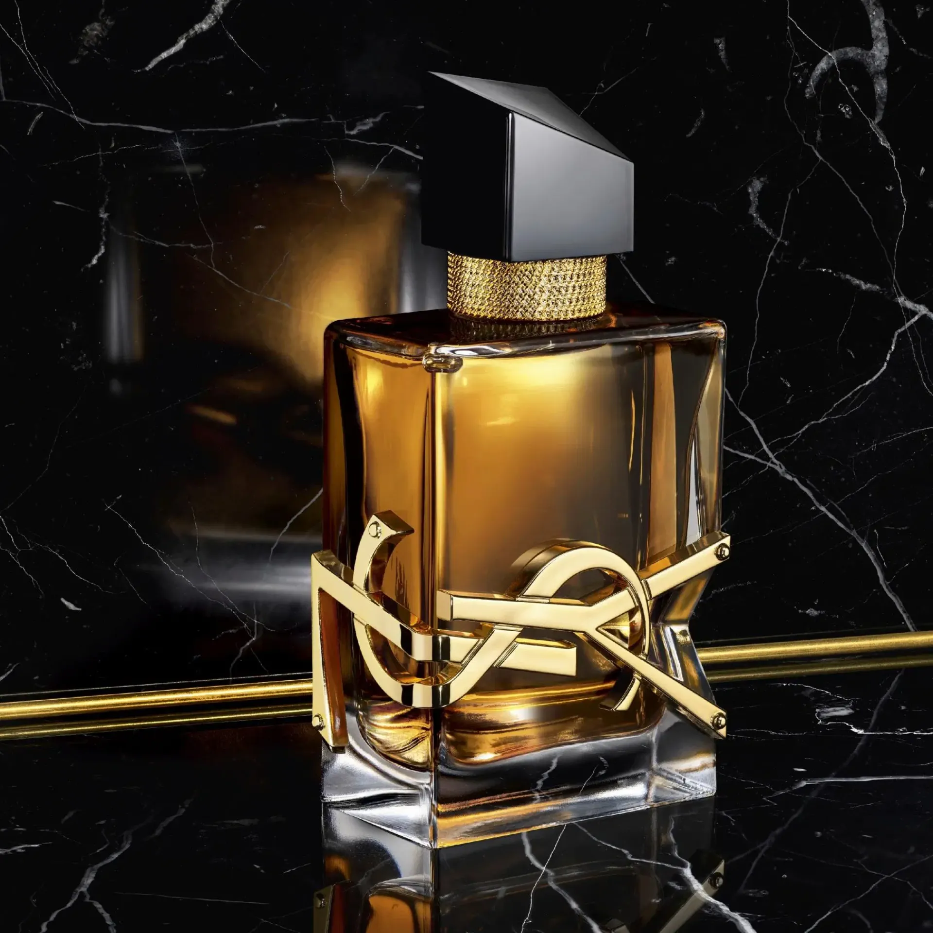 Yves Saint Laurent Hajuvedet<Libre Eau de Parfum Intense tuoksu 30 ml